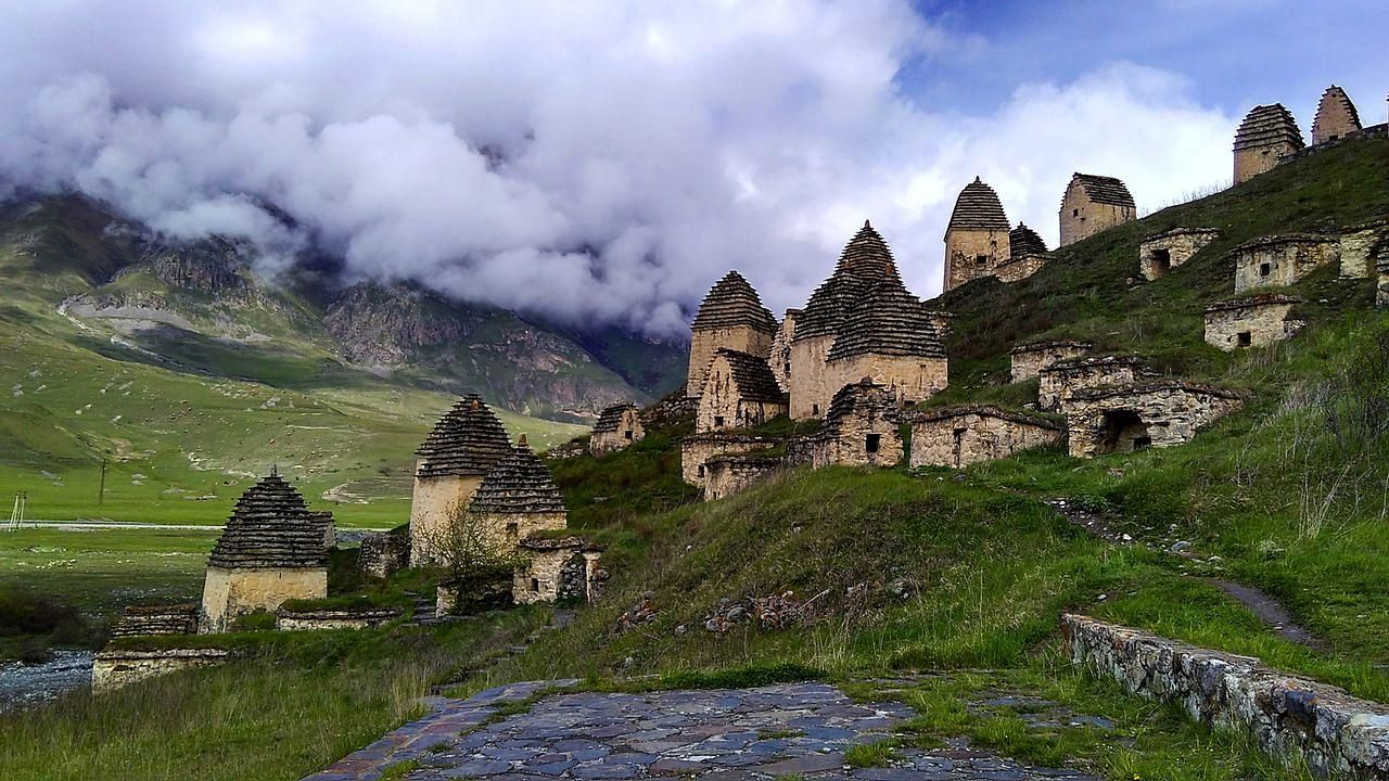 Экскурсионный тур «Сокровища Северной Осетии: от наскальных крепостей до Даргавса»